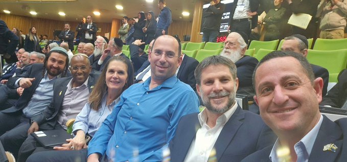 Moon Flight 🦉 🕊 🍷 tweet media