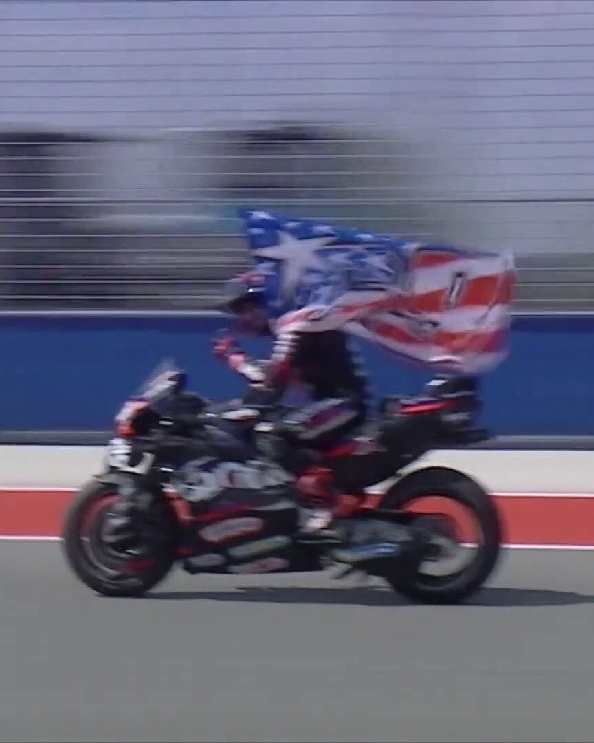everythingmrace's tweet photo. Jorge Martin with the Nicky Hayden flag, respect ❤️

#MotoGP https://t.co/ZeNrLdiq6v
