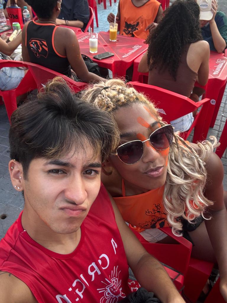 negretzz_'s tweet photo. mais um pouco com ele
te amor mirgor #bests #friends #forever #bff #daeapravida #robz #ohaty #charliekirk #twinkime #fflch #ime https://t.co/gNtefWFJhN
