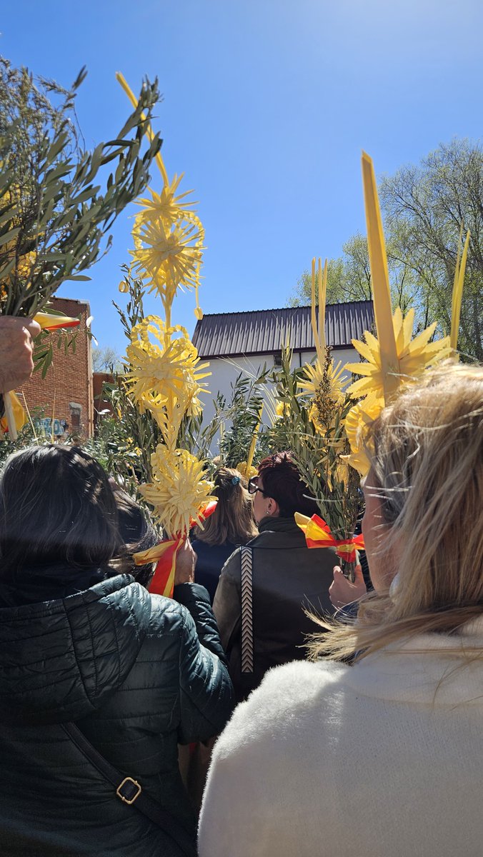 Vox_Fuenlabrada's tweet photo. Hoy, Domingo de Ramos y con él, comienza la Semana Santa: fe, pasión, silencio y desgarro. Acompañamos a los fuenlabreños en estos días tan especiales.
#Connuestrastradiciones
#Reconquista https://t.co/SDthMx1Yz8
