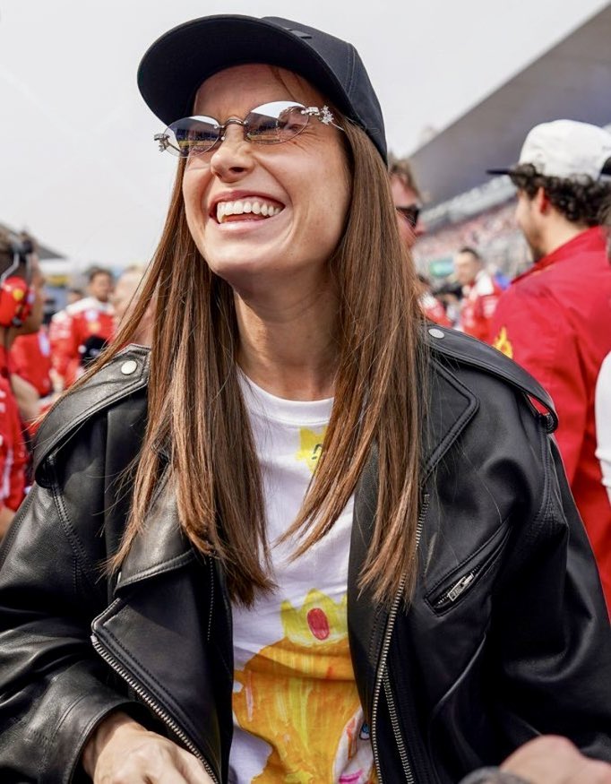 Brie Larson Racing cutest human being alert! 🥹 Brie Larson x on the grid during the ...