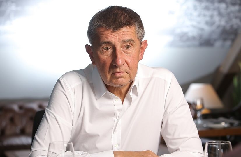 O mediach tweet media