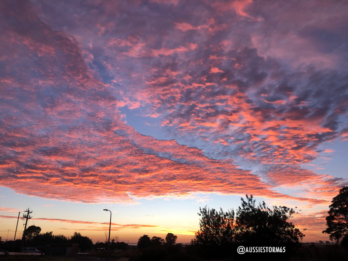 aussiestorm65's tweet image. Sunrise - Monday 30/3/26

#sunrise #stormhour #vicweather #nofilter #Geelong