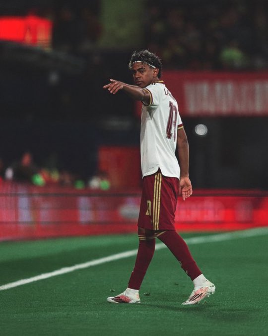 CentralDoYamal's tweet image. 🗣Repórter: "O que você diria para Guillermo Varela ou Joaquín Piquérez sobre marcar Lamine Yamal?"

Ronald Araújo: "Se eles sabem rezar... que rezem."