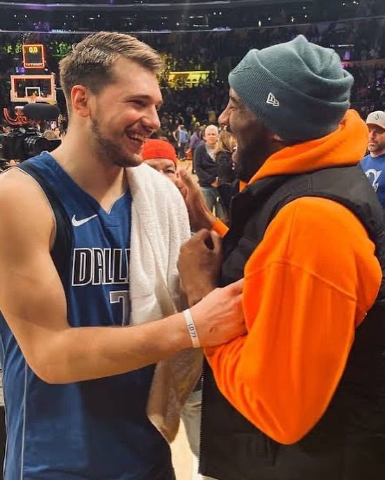 27lakers4ever's tweet image. Icon vs user. Yes I'm a female who loves the Lakers and Dodgers but also the female who cooked Skip Bayless and with a quoted funny tweet that I hope makes everyone laugh💜💛💙🤍