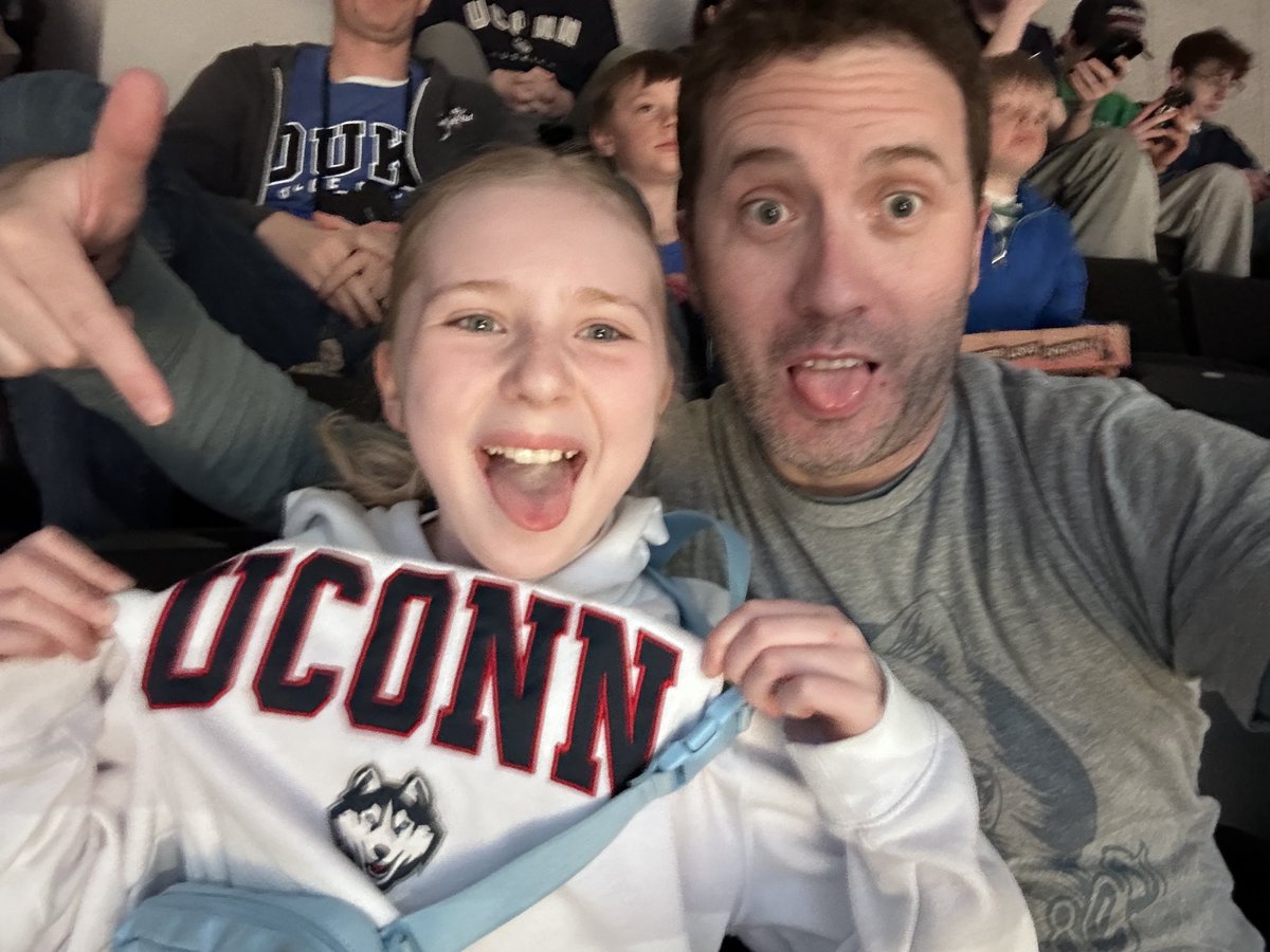 JFHurvitz's tweet photo. #mmselfie U-C-O-N-N https://t.co/BHnJDaPlQH