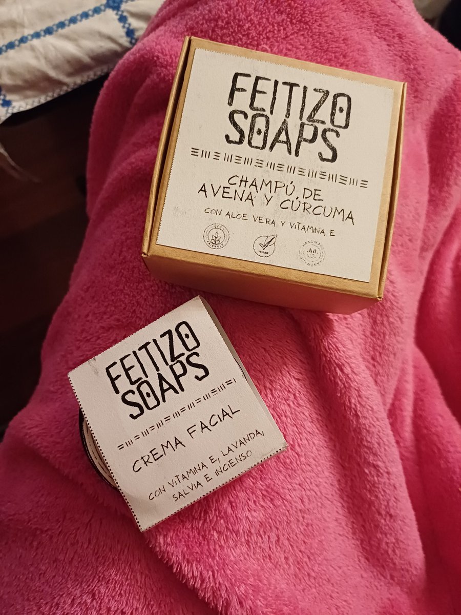 lilyloo22's tweet photo. Una amiga de J ha puesto un puesto en la reconquista y por ayudarle este finde nos ha regalado un champú y una crema de cara 🥺❤️ https://t.co/WWOl6Apf2m