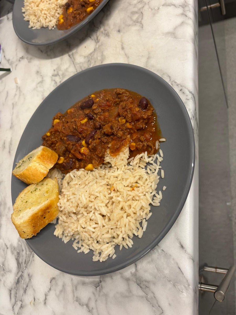 thechocolaterun's tweet photo. A huge well done to our new BlueTeam on completing their first drop-in tonight, serving our guests with Chilli with Rice and Garlic Bread followed by School Cake &amp; Custard. All guests took Take-Aways of Rolls &amp; Treats. Well done Blue Team!! 💙 https://t.co/CWAQQJ2tpo