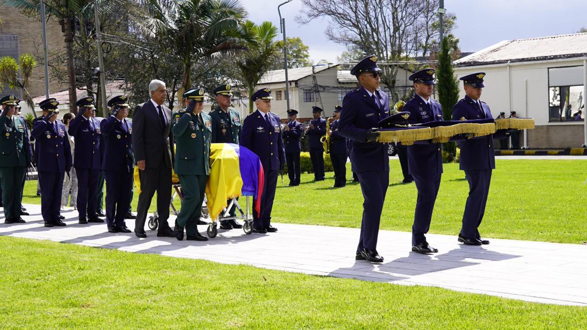 Comandante General de las Fuerzas Militares tweet media