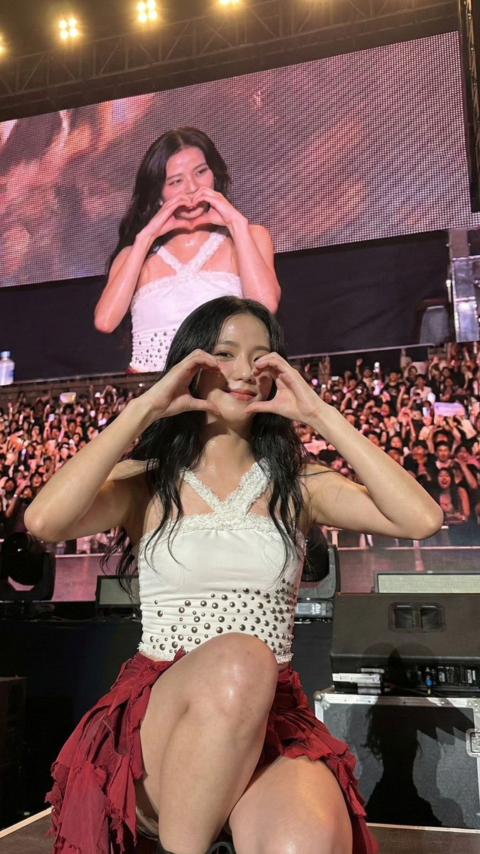 jisoo pics tweet media