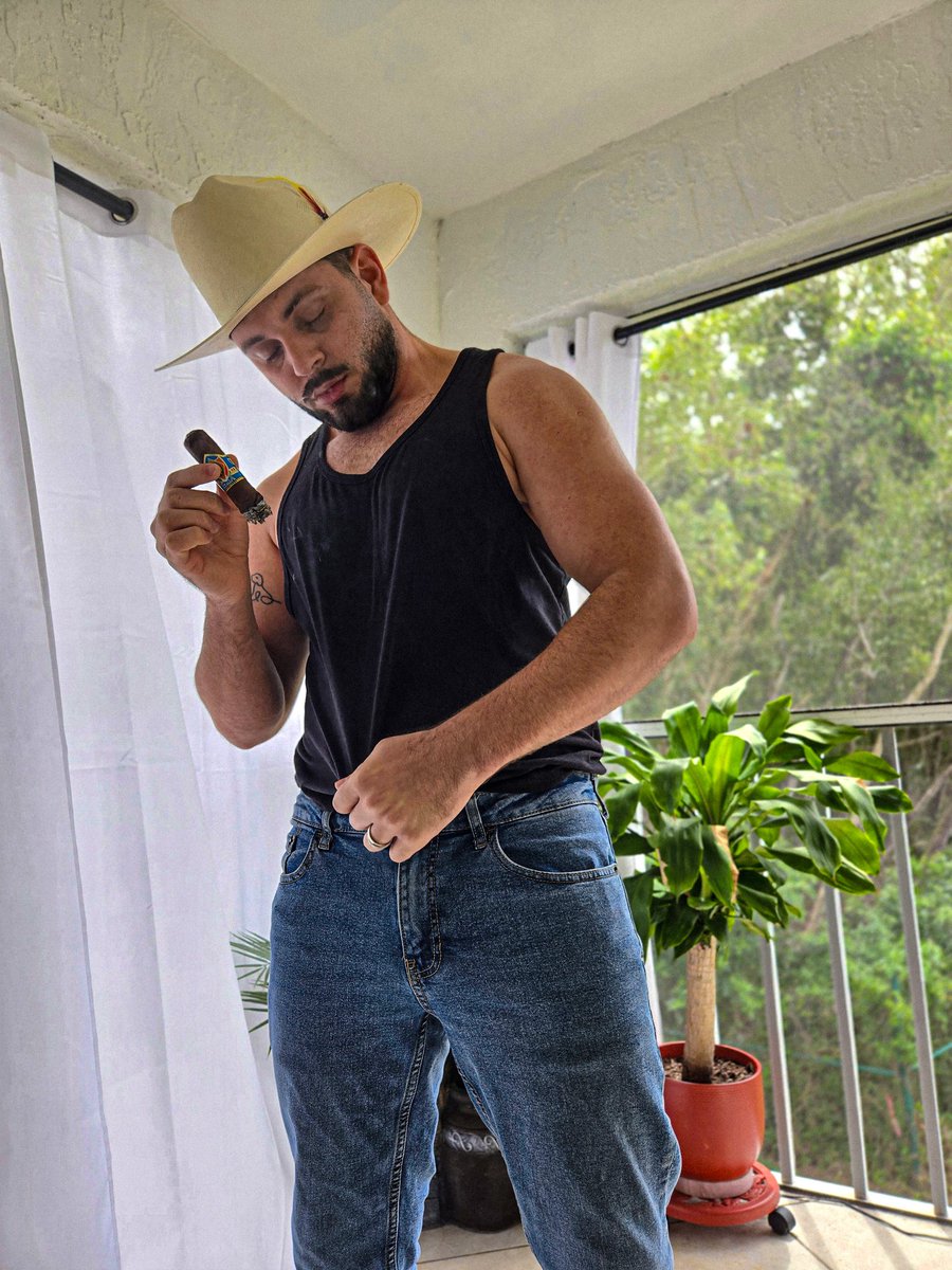 Alex🇨🇺 (Cigar Young Guy) tweet media