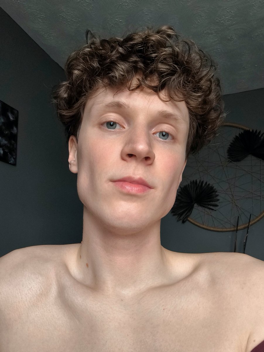 leliboy1's tweet photo. How do you like my curls? https://t.co/qssaasr1bj