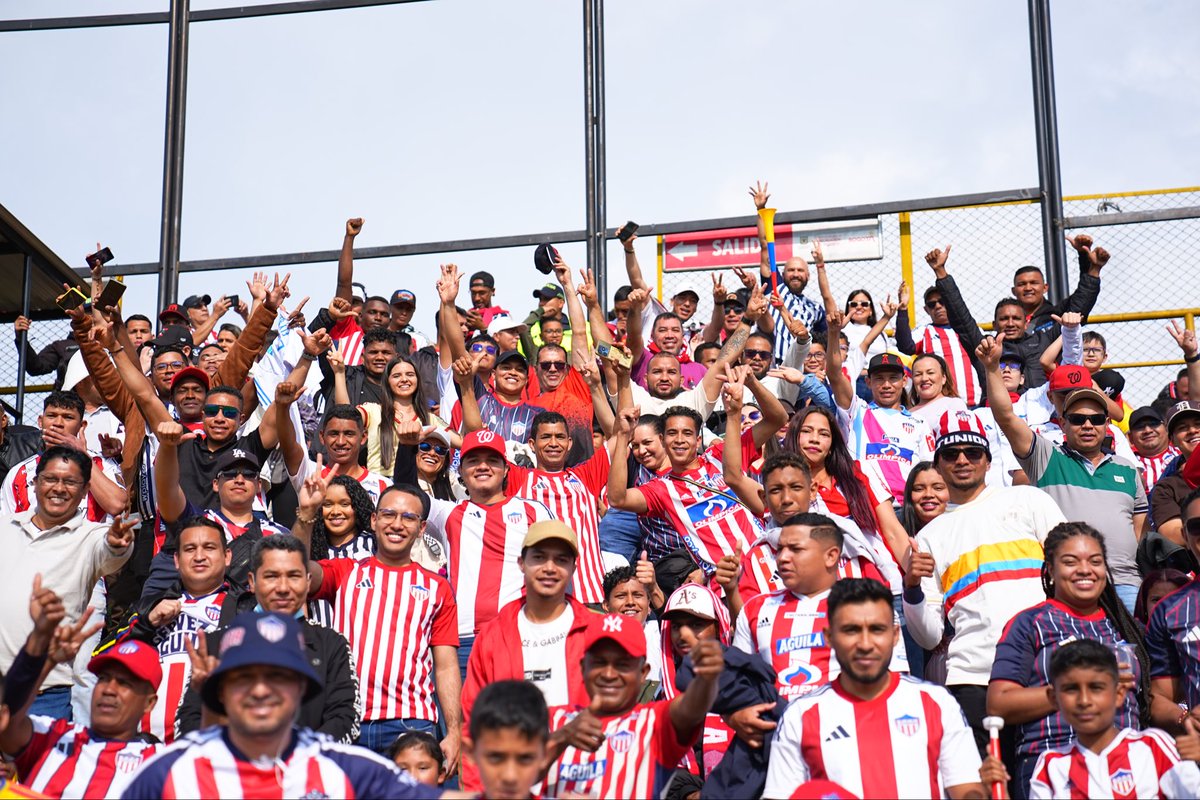 JuniorClubSA's tweet photo. ¡COMO EN CASA! 😍🦈
#VamosJunior https://t.co/ean8UpIVLW