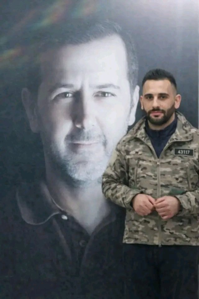 mohammdhosen111's tweet photo. برسم #الذئاب_المنفرده
المجرم 
النقيب  محمود حاتم حبوب
ابن العميد حاتم حبوب 
مكان التواجد: مدينة حمص الارمن الجنوبي.
#والثورة_مستمره https://t.co/WsBwUPq1Ze
