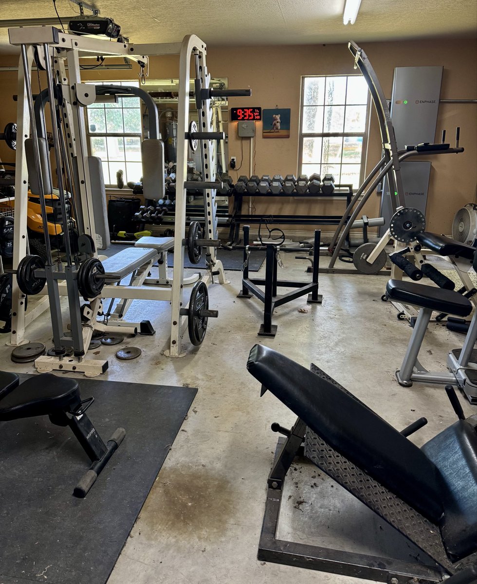 longhornCFO's tweet photo. Added a commercial grade stairmaster to the home gym & 30 minutes is tougher than my Hotworx cycling HIITs. Set this up when our oldest 2 were high school-college athletes & have kept on improving it for my workouts.
#DisruptAging #HomeGym #GarageGym
#NoRestDays https://t.co/4kaWF6ABjG