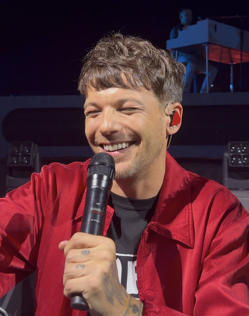 World Tomlinson tweet media