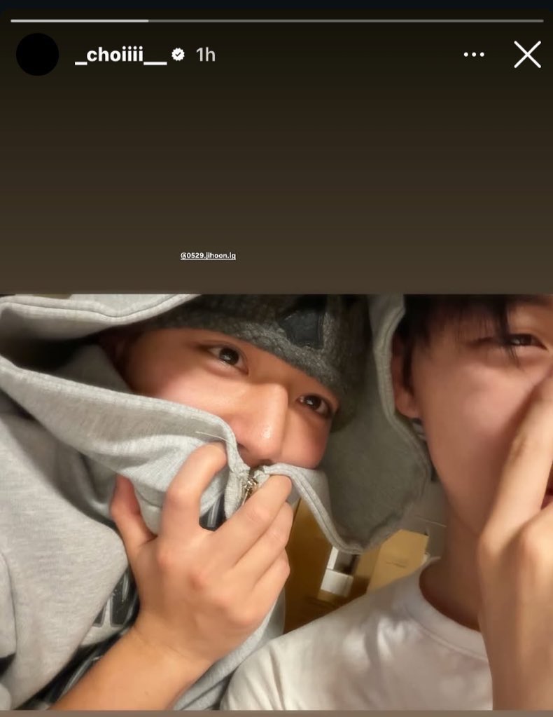 the way hyunwook’s never backing down at all he dgaf if he gets ghosted by jihoon online cuz he still got him either way…. bro is the strongest soldier