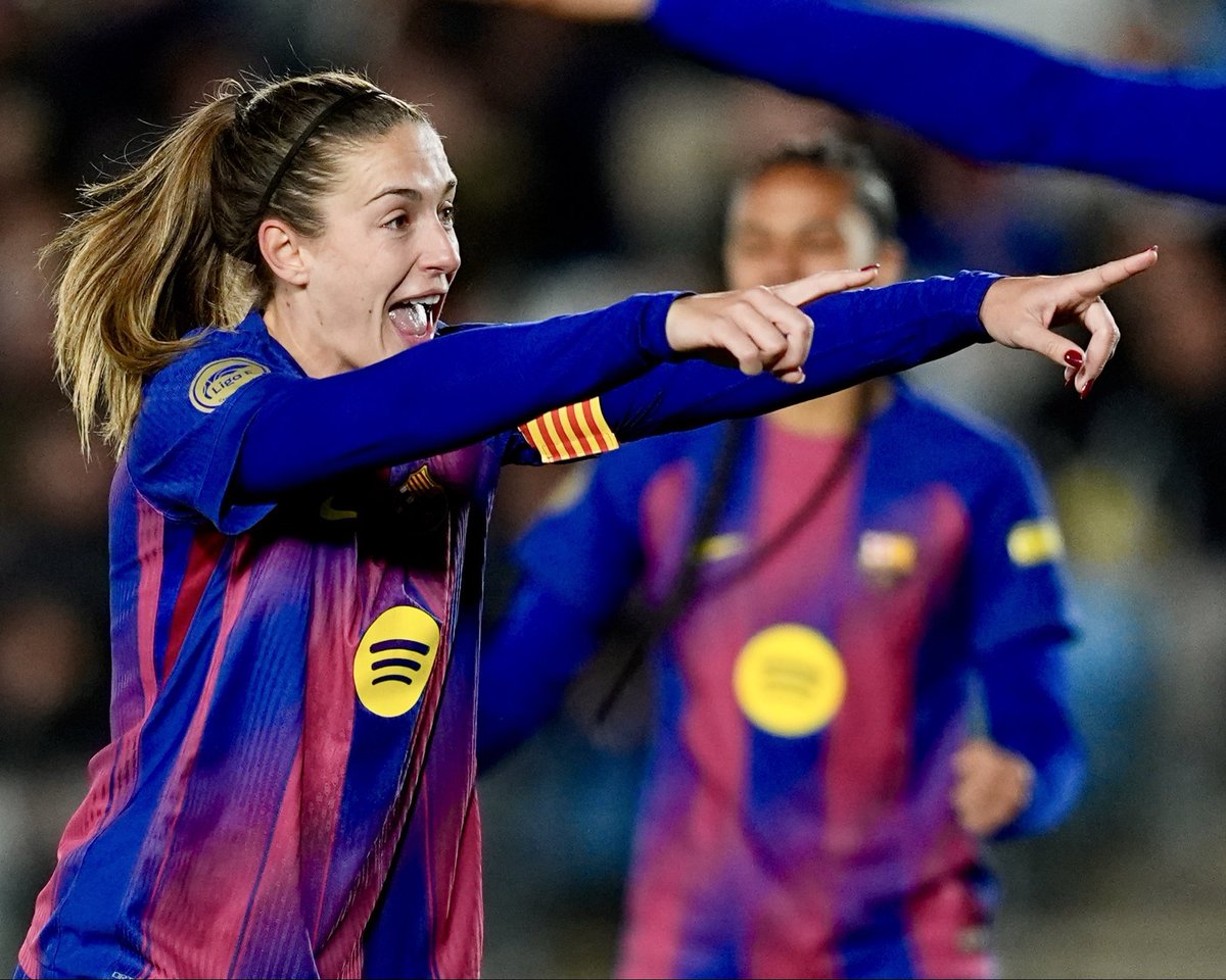INIE8TAZO's tweet photo. Gol número 1 y gol número 100 de un Clásico. 

La protagonista siempre fue la misma, y el equipo ganador, también 💙❤️👑 https://t.co/fHDC25Qhus