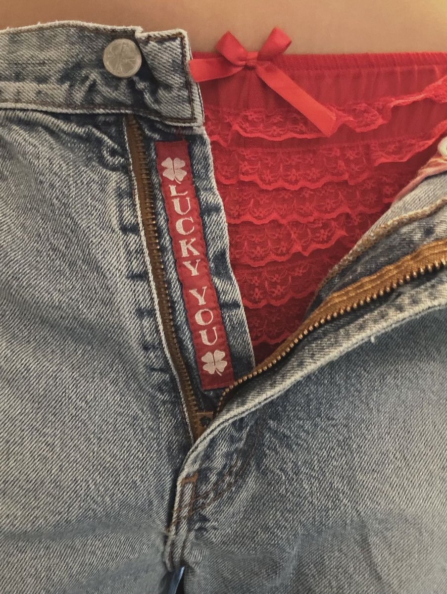 أبيلا tweet media