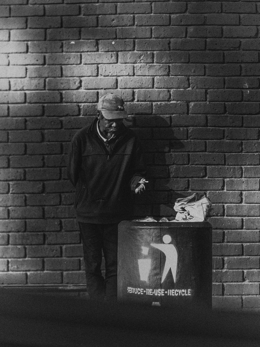 VernattIvanJr's tweet photo. 📷 #Streetphotography | Black &amp; White II 

(*No AI was used creating these photographs) 

“ Sometimes the best way to see, is with your heart! Wallahi! “ 

1. The Art of Contemplation 
2. The Art of Contemplation II (ft Khoisan) 
3. A Proud Black Man
4. Who’s Free? 

#photography https://t.co/QNkOO9rskx