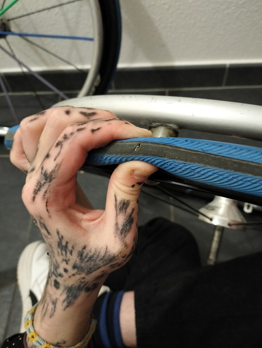 Né Bulleux (chasseur d'étincelles) tweet media