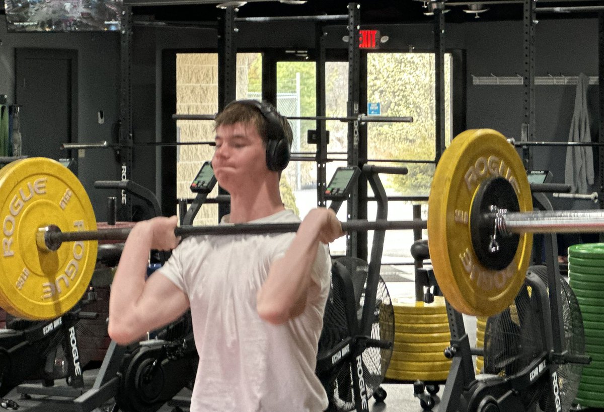 QBV2028's tweet image. 145 days until kick off, including Sundays. Not taking mine off... On field success is paid for with off season sweat.

#StackingDays @HartleyFootball