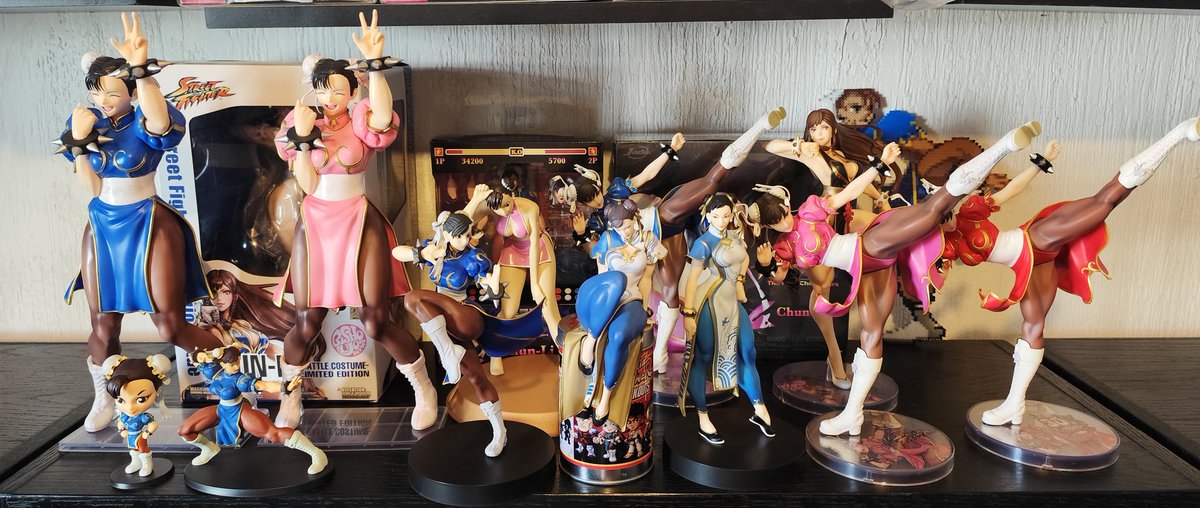 Corbeau1983's tweet photo. @chunil1982 I also have some of her pieces, although I don't have many 😅 https://t.co/VQb77dsSro