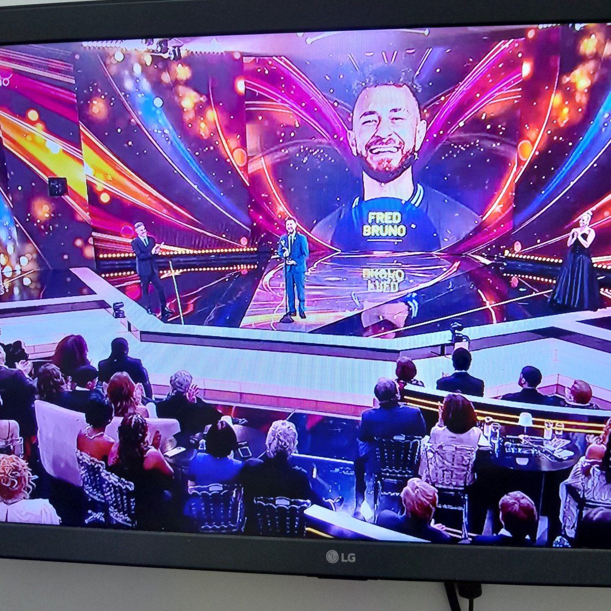 OrgFredbruno's tweet photo. Muito muito feliz e orgulhosa @fred_b12  você merece , e é só o começo de muito que você ainda vai conquistar. Te Amo https://t.co/FfZoXNFhww