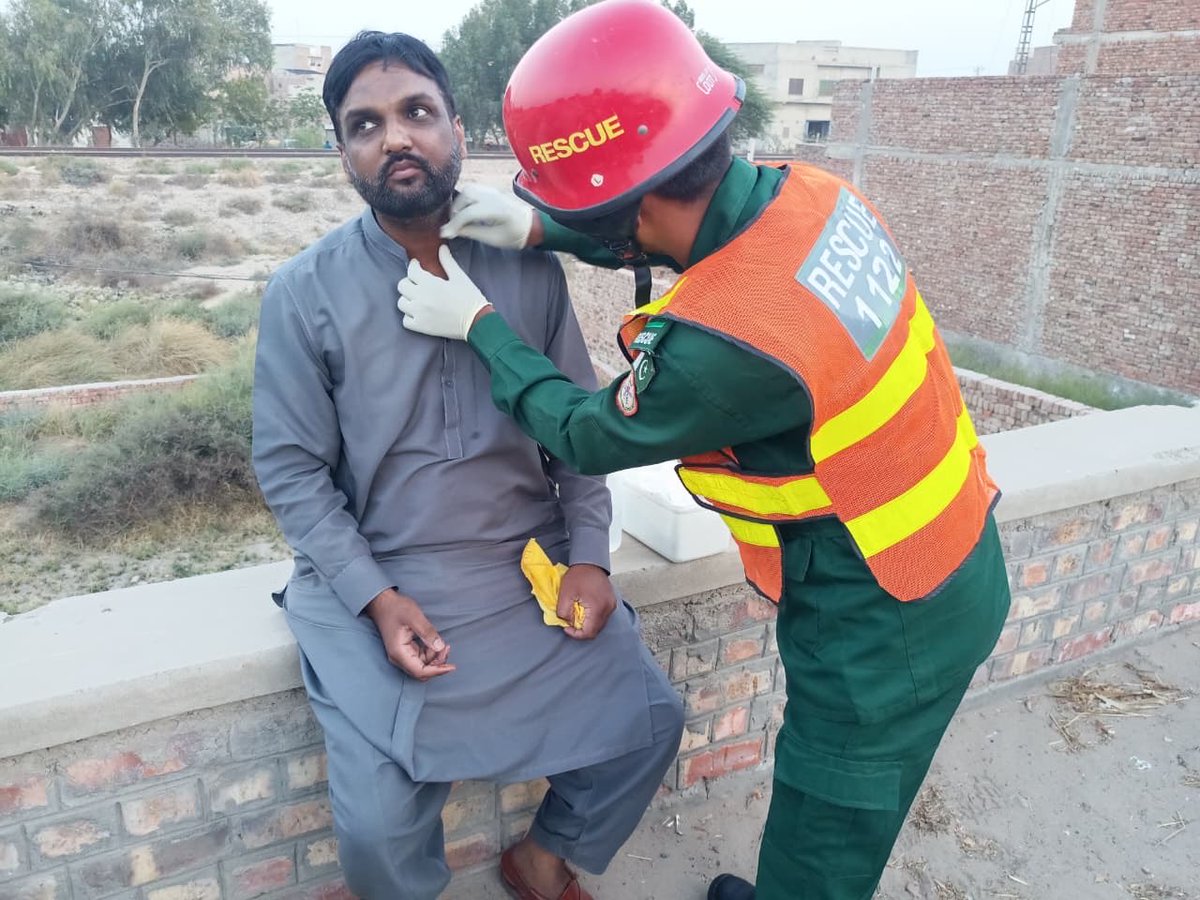 alimohandra's tweet photo. رحیم یار خان: پتنگ بازی عروج پر، شہریوں کی زندگیاں خطرے میں 39سالہ شخص شدید زخمی 
@Marriyum_A 
@MaryamNSharif https://t.co/cUZwwFie6Q