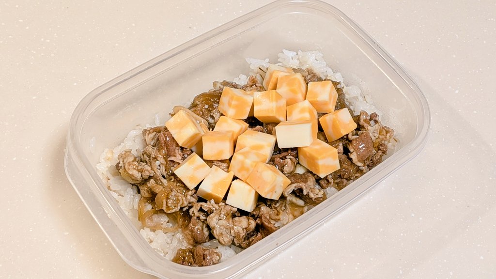 1Death1hGuitar's tweet photo. 今日の手抜き弁当。職場のマイクロウェーブでティーンとやればチーズがイイ感じに溶けるはず……たのむぞ！
#自炊 #お弁当 #手抜き弁当 #boykibble https://t.co/bTIYRkXo2H