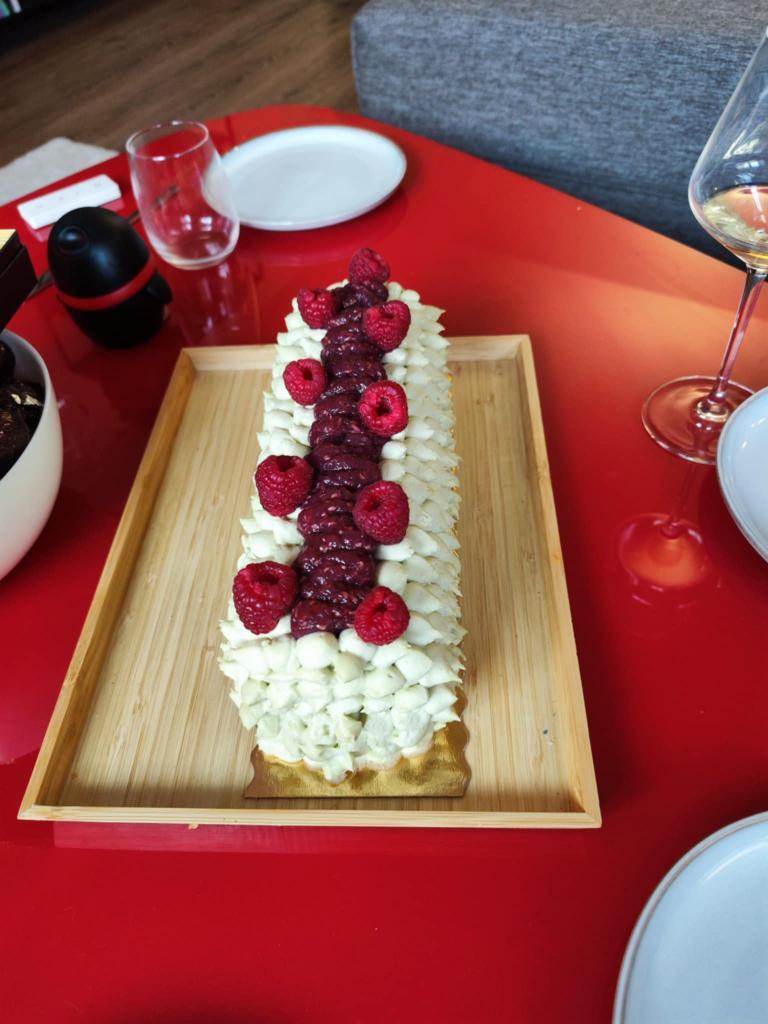 AriBdti's tweet photo. Bûche pistache framboise 🍰 https://t.co/ksz15gqsOe