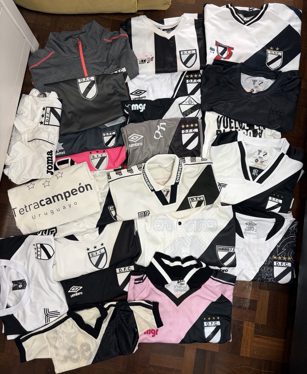AgusCrosa's tweet photo. tocó ordenar la colección😍 https://t.co/PaAsEEPxrn