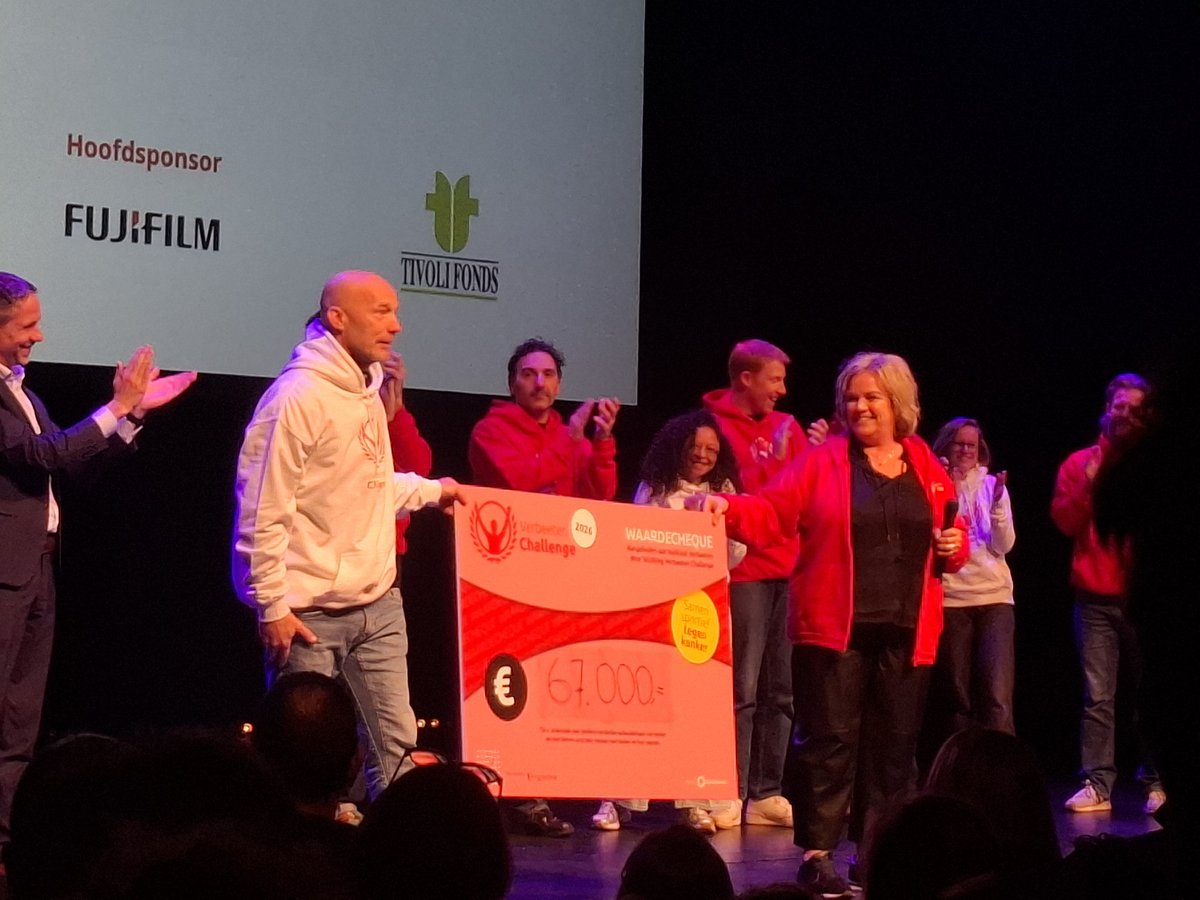 twinteling's tweet photo. 'Lachen is het beste medicijn'.
Bij een benefiet voor @VCsamensterk met geweldige cabaretiers!
Een onwijs mooie en hilarische avond, vol samenhorigheid en liefde. 
Onwijs mooi om hier vanavond bij te mogen zijn! 

@renevanm @HenryvanLoon @JochenOtten https://t.co/EFQz4ffnzB