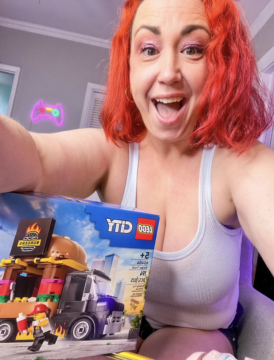 Miss Luna Lovesbud tweet media