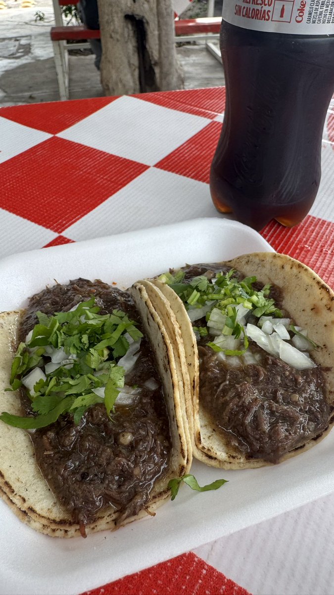 ElMuchachoDeLosTacos tweet media