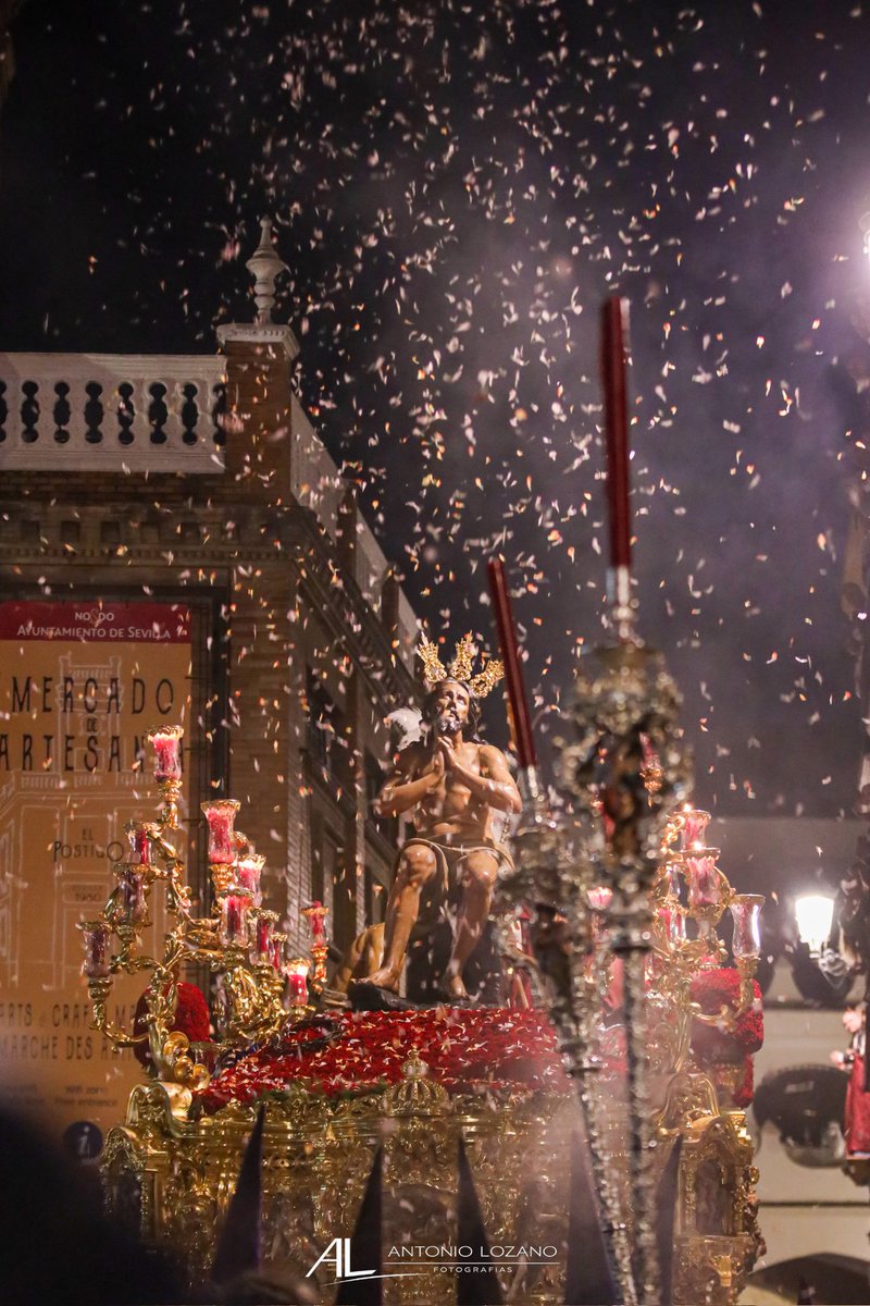 AntonioLB_ph's tweet photo. El Rezo 

#SSantaCdE26 #sevilla #semanasanta2026 https://t.co/cndTcObXWi