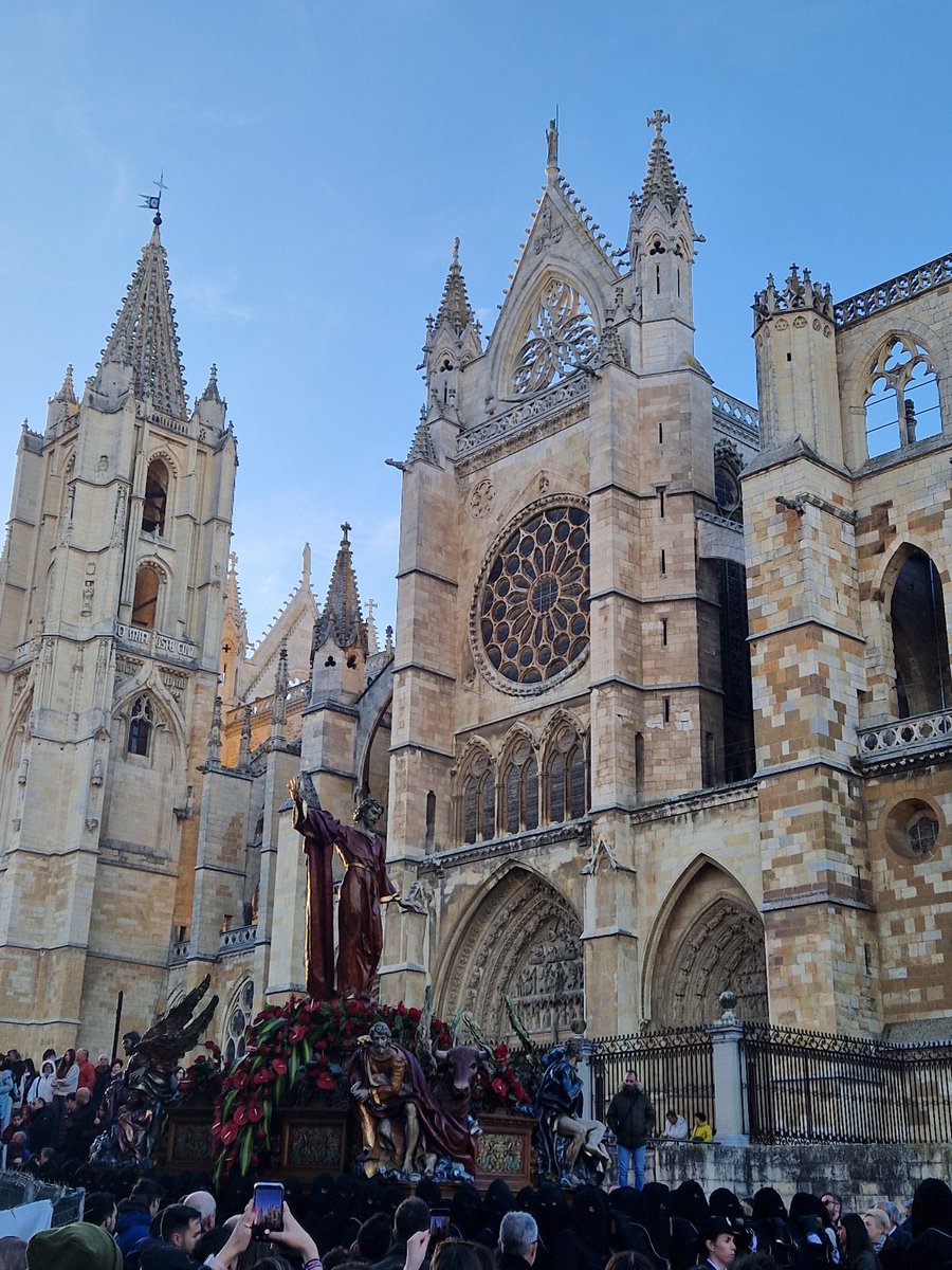 Blopsss🦁☂️ tweet media