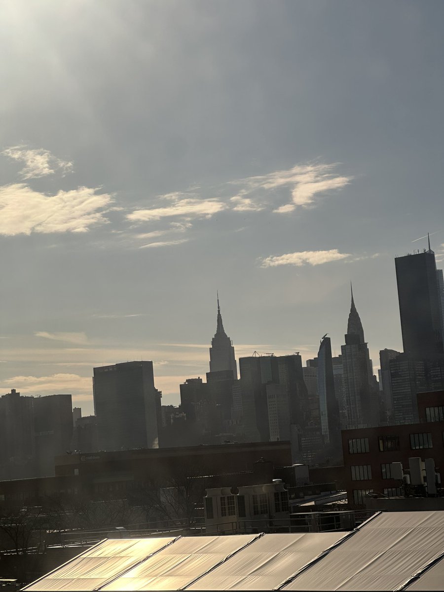 nancytrejos's tweet photo. At the Z Hotel in #LIC #NYC. Great view from the rooftop but wow, extremely rude and unfriendly staff. Clientele is pretty much the same. #hotels @znychotel https://t.co/xFoR3wJ4Rp