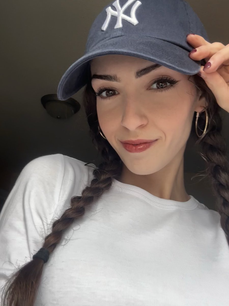 ivy 🌹 tweet media