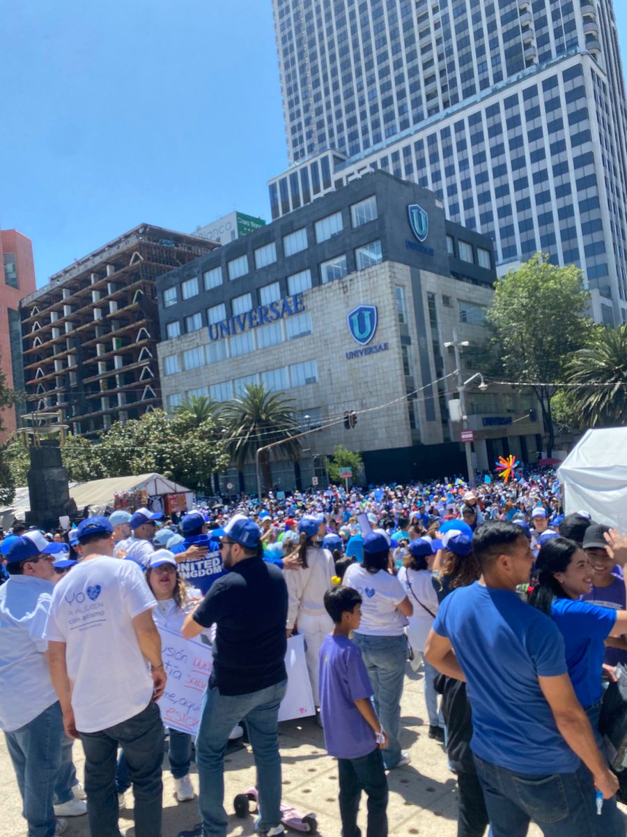 MexicoNumeros's tweet photo. Ayer marchamos en la 12ª por la visibilización del #autismo ♾️💙
Nos reunimos amigas, amigos, familias y compañeras/os para hacer visible lo que por mucho tiempo fue ignorado.

Desde @MexicoNumeros impulsamos derechos, inclusi��n y dignidad. ✊💙 https://t.co/yACUG9Cnl5