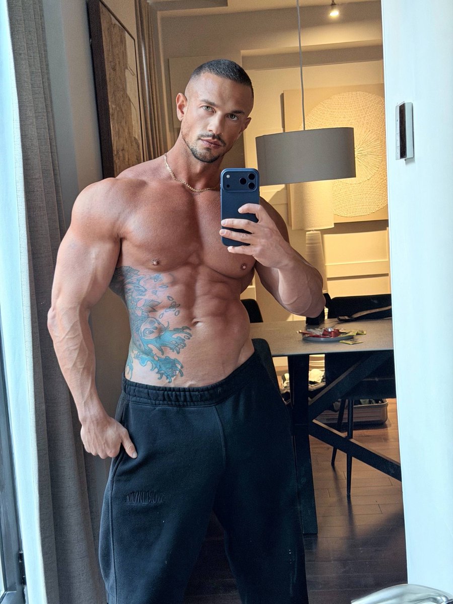 Charlieheaven tweet media