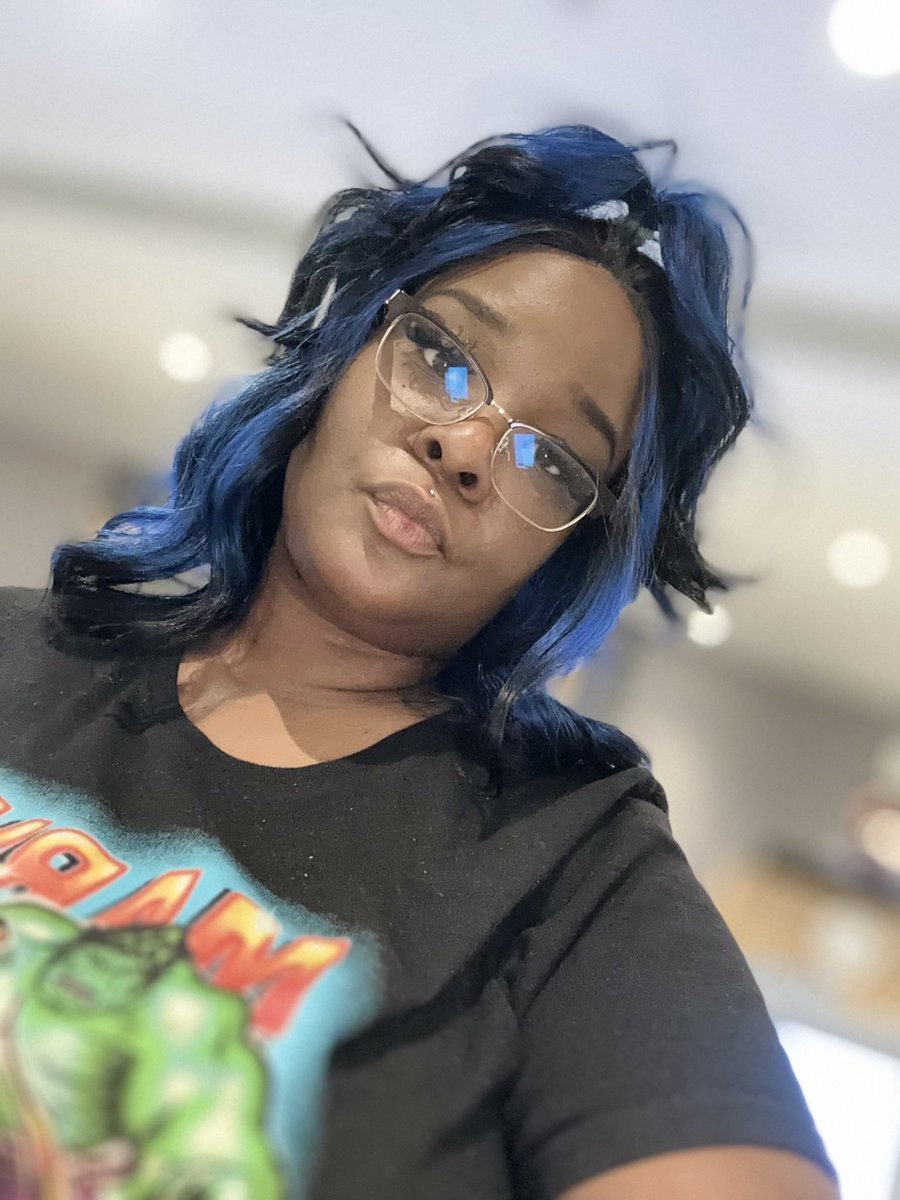 Lady D. Luxe tweet media