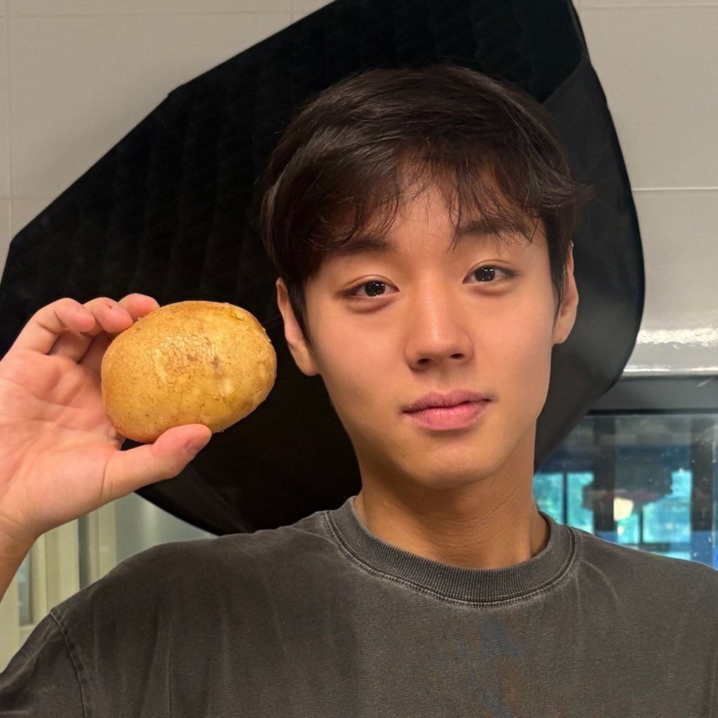shsewhc12's tweet photo. 감자친구에서 감자 그리고 드디어 남자친구 https://t.co/rygDGwZQau