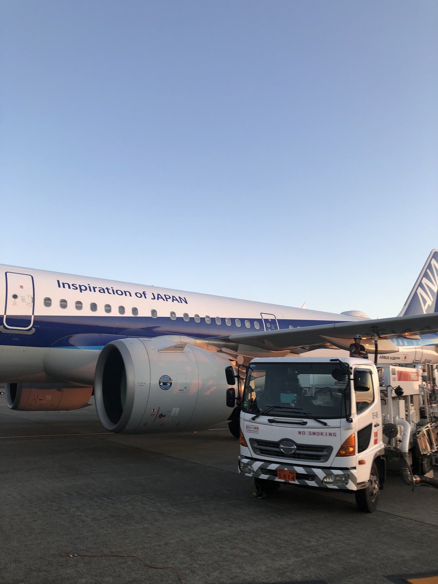 shige978's tweet photo. 誰も居ないラウンジ☕️久しぶりの朝イチ✈️です！素晴らしい🌅👍 https://t.co/v61kcYtqvO