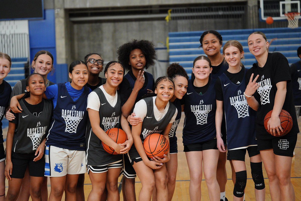 prettyballerjae's tweet photo. Today! @paigebueckers1, @HopkinGBB alumni and a @MnMetroStars legend! Thank you for hosting this camp! I learned a lot and had fun #minnesota #hopkinsgirlsbasketball #paigebueckers #metrostars #wnba #uconn #girlsgotnow #classof2030 #sisterhood #family https://t.co/mFqfSlhVfp