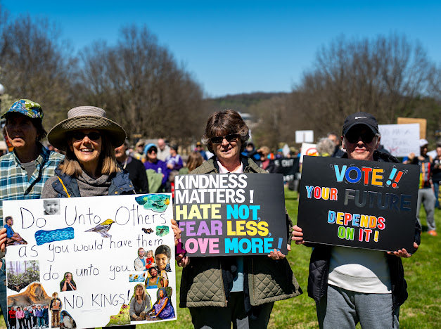 FCDemsKY's tweet photo. Frankfort stood up, and we weren't alone. 

Thank you to everyone who joined us on Saturday for the No Kings protest! Alongside more than 3,000 other organized protests nationwide, our community said loud and clear: we've had enough. While this administration strips Medicaid, SNAP, and the many services Kentucky families depend on, they fill their own pockets and choose war over the people they're supposed to serve.

America serves No Kings!
Follow us for updates on how to be more involved here in Frankfort.

#nokingsfrankfortky