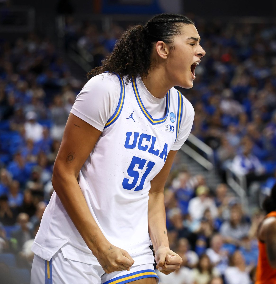 I talk hoops 🏀 tweet media