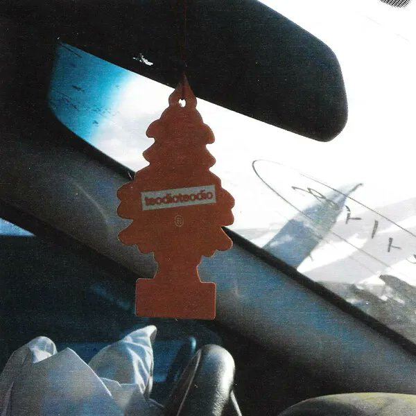 Hace días salió "Echaremos el cielo abajo a patadas" de teodioteodio, y tal cual el título adelanta es una bomba de rabia, hambre y anhelo post hardcore

Otra bandaza que descubro de Chile y ustedes también deberían! :)