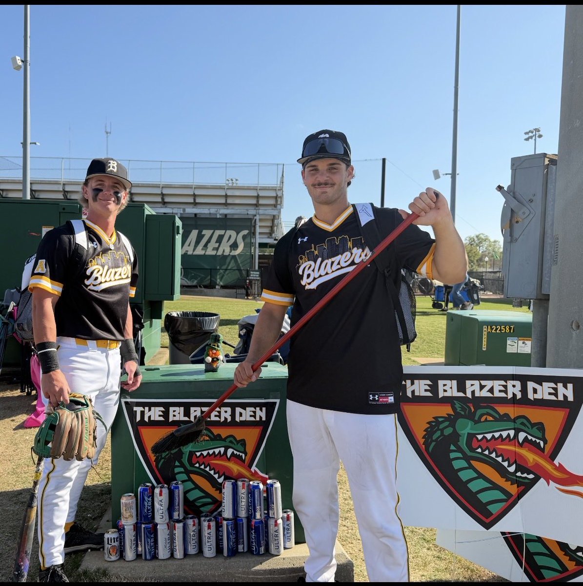 BlazerDen tweet media