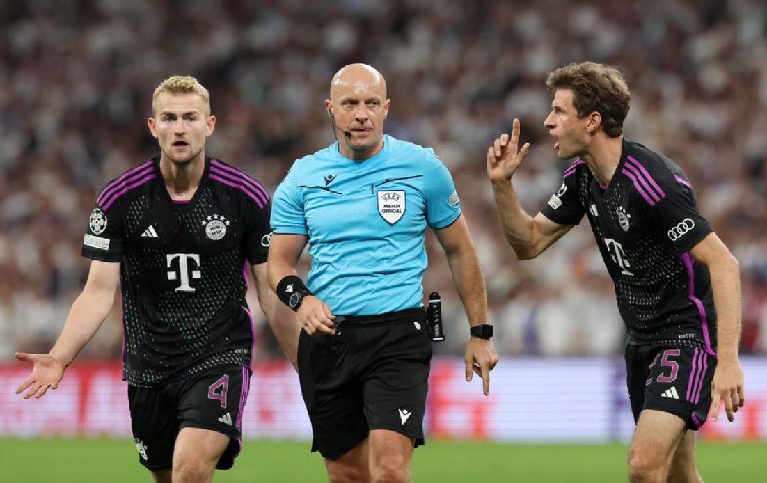 بآستيان tweet media